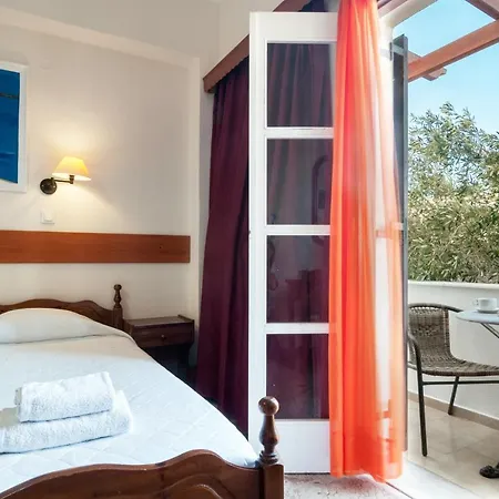 Santorini Hotel 2*