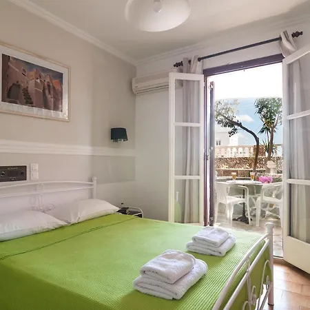 Santorini Hotel 2*