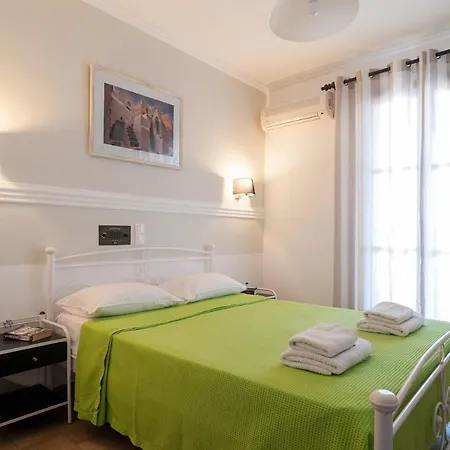 Santorini Hotel 2*
