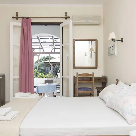 Hotel Santorini 2*