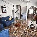 Santorini 2*