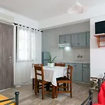 Santorini Hotel 2*